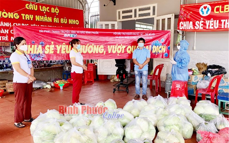 Hơn 700 kg rau, củ, quả “Chia sẻ yêu thương, đẩy lùi đại dịch”