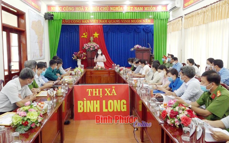 Khen thưởng đột xuất các cá nhân phát hiện bắt giữ 4 người nước ngoài nhập cảnh trái phép