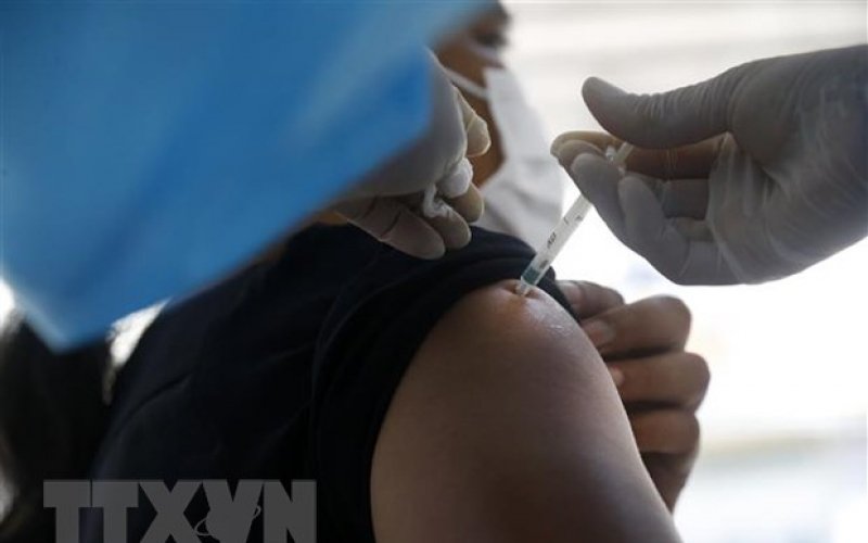 Khuyến cáo về hiện tượng sốt kéo dài sau khi tiêm vaccine COVID-19