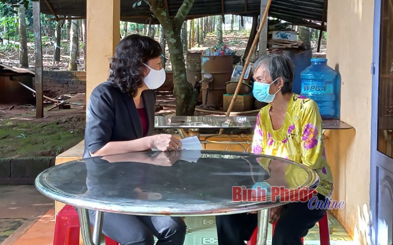 Lãnh đạo tỉnh thăm, tặng quà mẹ Việt Nam anh hùng, gia đình chính sách nhân dịp 27-7