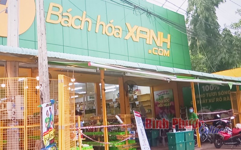 Lập biên bản một cửa hàng Bách Hóa Xanh bán hàng quá hạn sử dụng