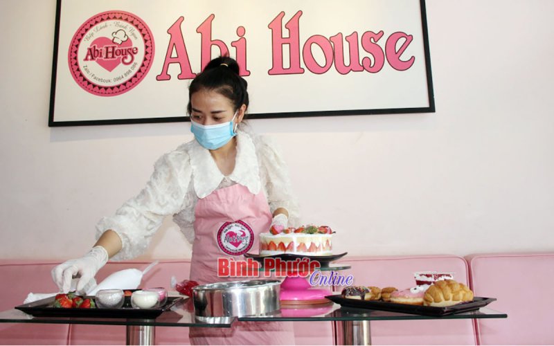 Nghệ thuật tr&ecirc;n từng chiếc b&aacute;nh