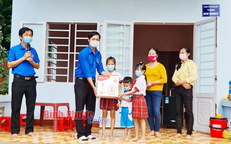 Ngôi nhà từ heo đất