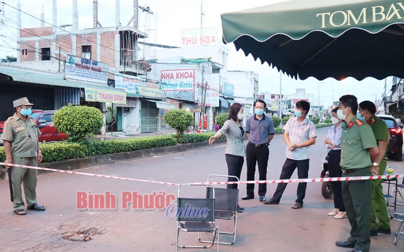 Người dân Đồng Xoài chấp hành nghiêm các quy định của Chỉ thị 16