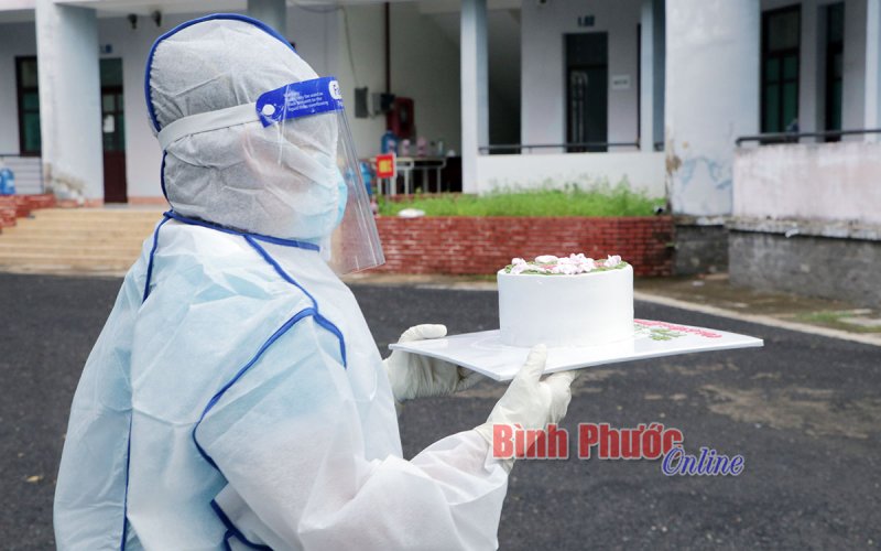 Nhiều tổ chức, cá nhân hỗ trợ cháu bé sơ sinh 1 tháng tuổi trong khu cách ly 