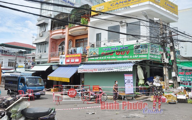 Nỗ lực khơi thông hàng hóa cho tiểu thương Đồng Xoài