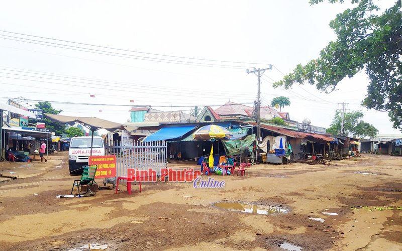 Phát hiện 5 ca dương tính SARS-CoV-2 trong một gia đình, Lộc Ninh khẩn trương truy vết, khoanh vùng dập dịch