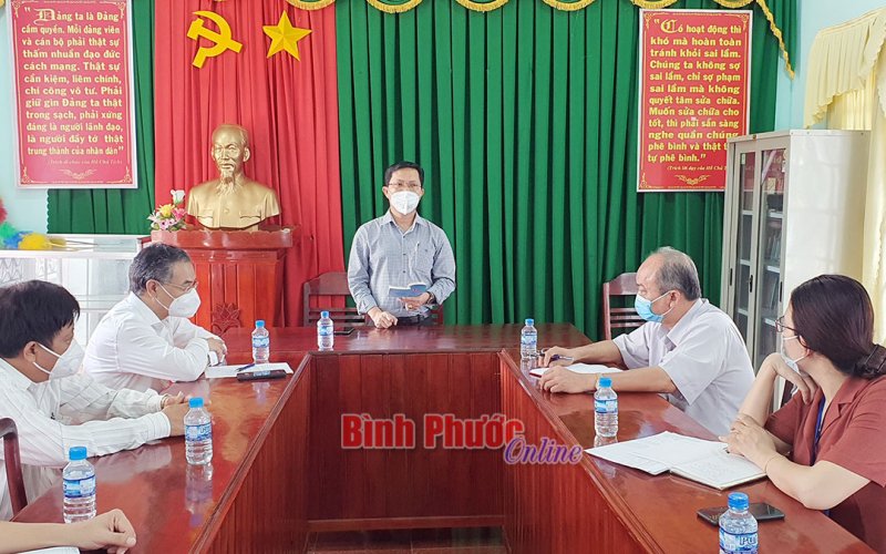 Tăng cường tập huấn cho tình nguyện viên để chia sẻ công việc với đội ngũ y tế 