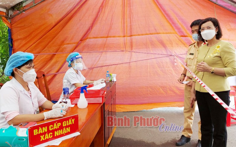 Tạo mọi điều kiện tốt nhất để phục vụ người dân vào chốt khai báo y tế