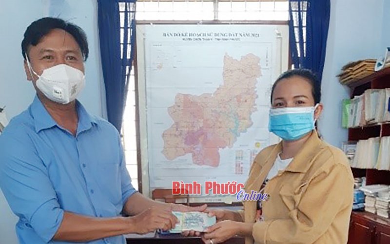 Thêm 100 triệu đồng ủng hộ cho vùng có dịch xã Minh Thành 