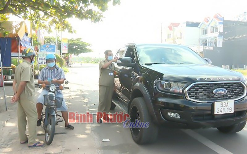 Thị trấn Chơn Thành: Siết chặt kiểm soát, xử lý trường hợp ra ngoài không thật sự cần thiết
