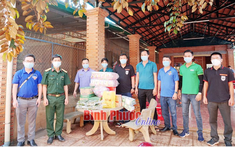 Tiếp sức cùng tuyến đầu chống dịch