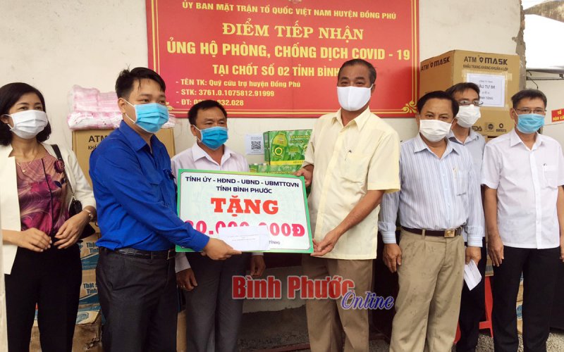 Trưởng Ban Tổ chức Tỉnh ủy kiểm tra công tác phòng, chống Covid-19 tại huyện Đồng Phú