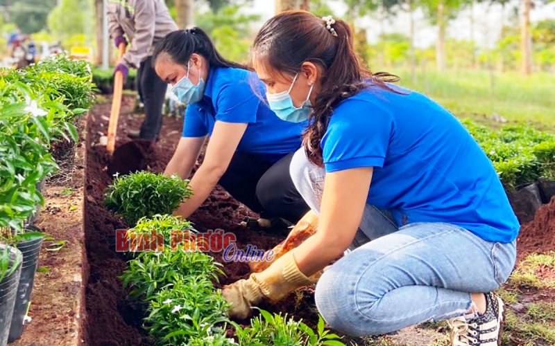 Tuổi trẻ Phước Long tri ân các anh hùng liệt sĩ