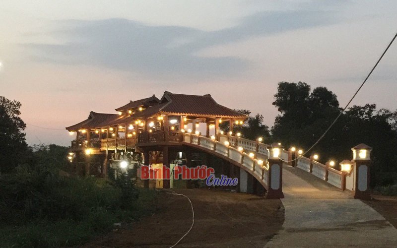 Trải nghiệm c&acirc;y cầu gỗ &ldquo;độc nhất v&ocirc; nhị&rdquo; được x&aacute;c nhận kỷ lục ch&acirc;u &Aacute;