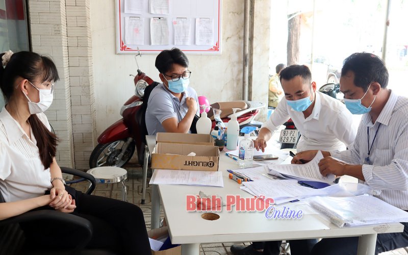 Xử phạt 1 trường hợp trốn chốt kiểm soát phòng, chống dịch để công chứng đất đai 