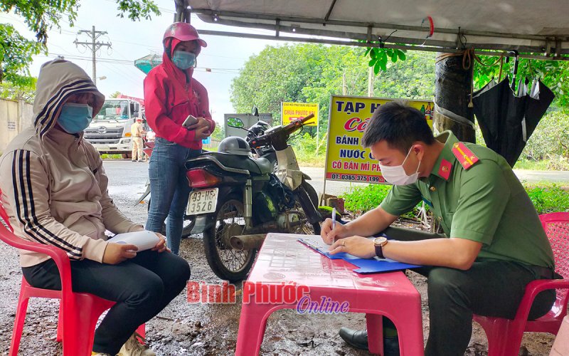 Xử phạt 2 đối tượng cố tình trốn chốt kiểm soát dịch bệnh Covid-19