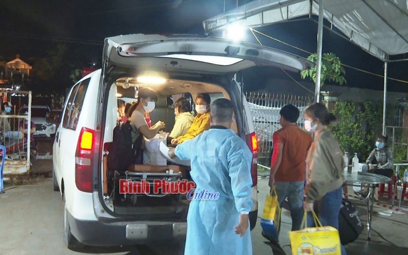 Xuyên đêm truy vết Covid-19 ở Minh Thành 