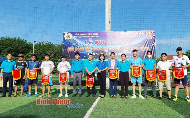 182 VĐV tham gia giải bóng đá mi ni chào mừng Ngày Công đoàn Việt Nam