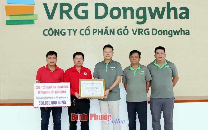 Bình Phước: Tiếp nhận 500 triệu đồng ủng hộ Quỹ nhân đạo tỉnh