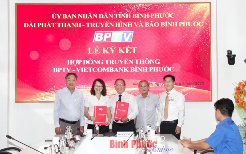BPTV và Vietcombank Bình Phước ký giao ước kết nghĩa và hợp đồng truyền thông