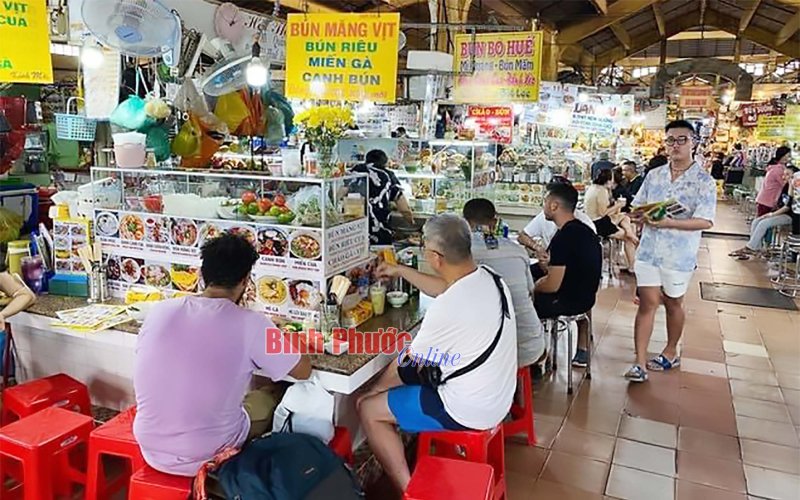 Chợ Bến Thành "hồi sinh" sau đại dịch Covid-19