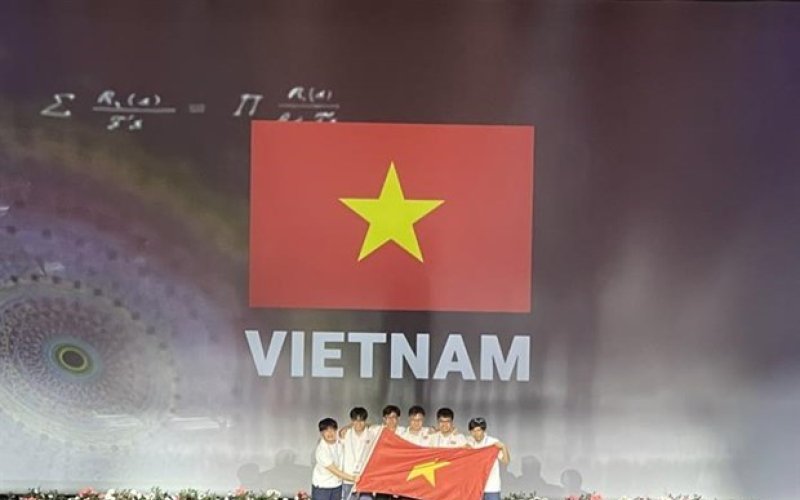 Chủ tịch nước gửi thư khen tới Trường THPT chuyên Khoa học Tự nhiên