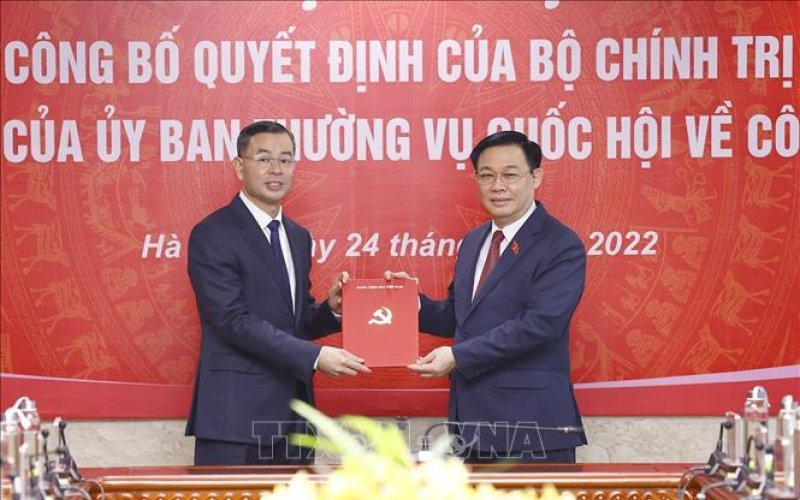 Chủ tịch Quốc hội Vương Đình Huệ trao quyết định nhân sự lãnh đạo Kiểm toán Nhà nước