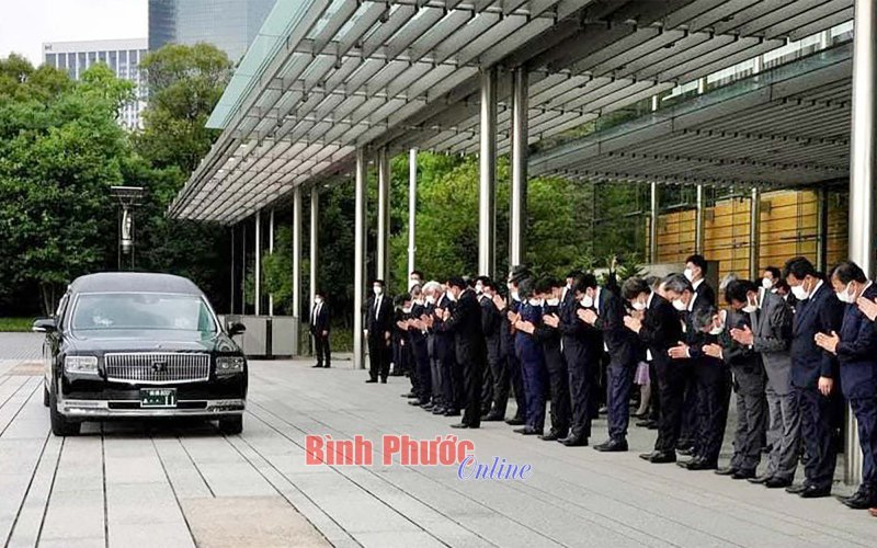 Cuộc chia tay thật giản dị m&agrave; trang nghi&ecirc;m, x&uacute;c động