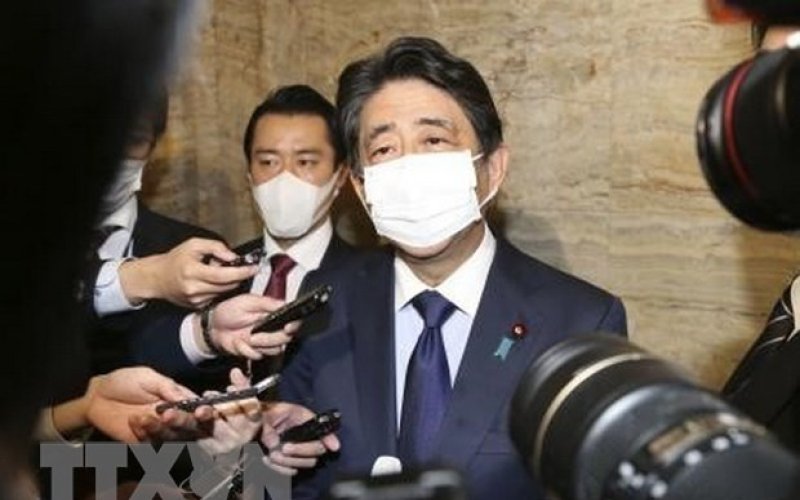 Cựu Thủ tướng Nhật Bản Abe Shinzo bị bắn v&agrave;o ngực khi đang ph&aacute;t biểu