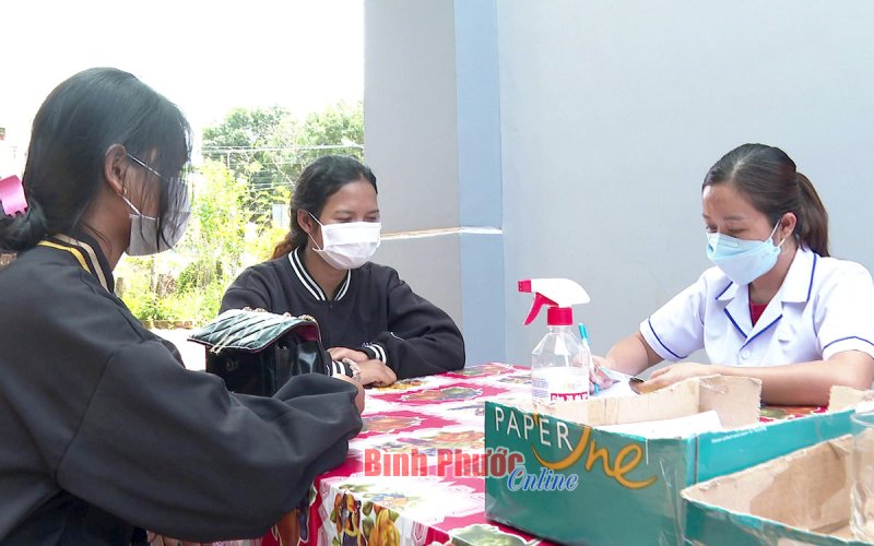 Để nhân viên y tế gắn bó với nghề