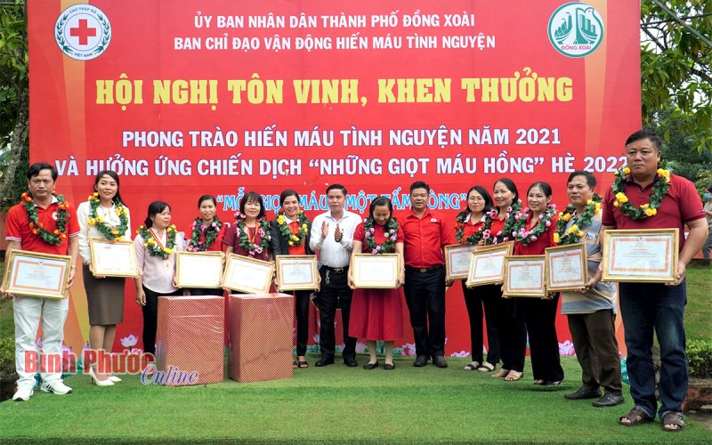 Đồng Xoài: Tôn vinh người hiến máu tình nguyện và hưởng ứng chiến dịch “những giọt máu hồng” hè 2022