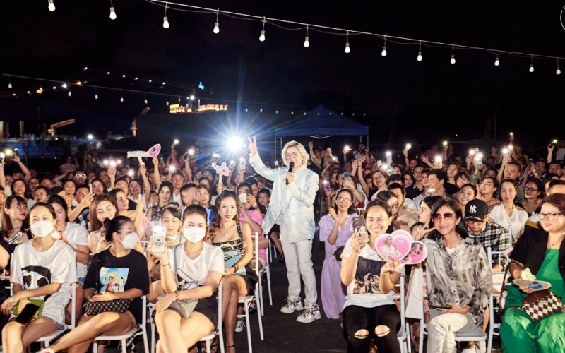 Du lịch &acirc;m nhạc h&uacute;t kh&aacute;ch Hạ Long