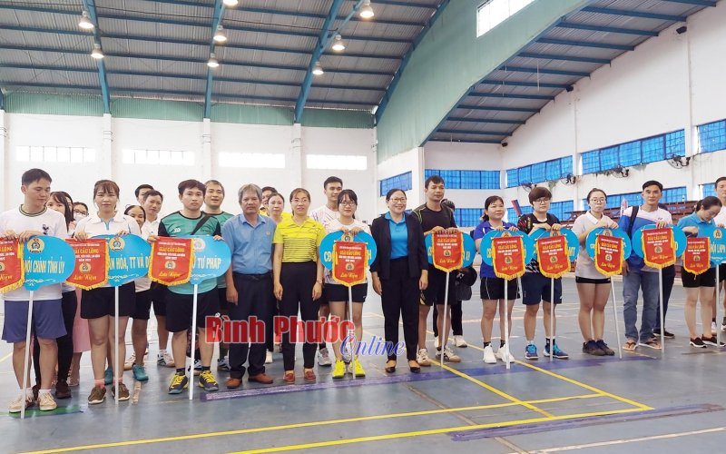 Gần 80 VĐV tham dự giải cầu lông công đoàn, viên chức tỉnh Bình Phước