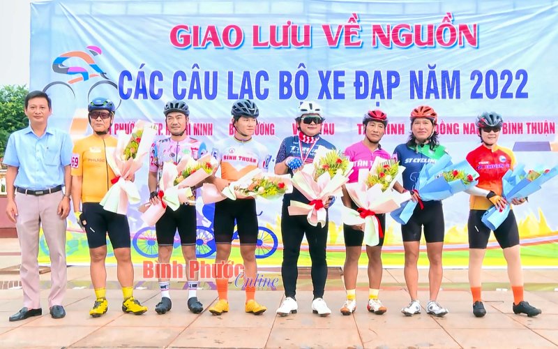 Giao lưu các câu lạc bộ xe đạp tại thị xã Phước Long