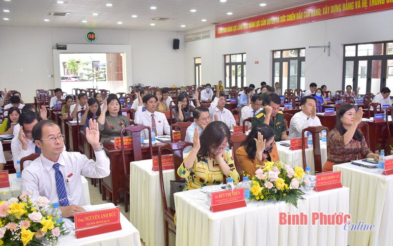 HĐND thị xã Bình Long khóa XII thông qua 5 nghị quyết