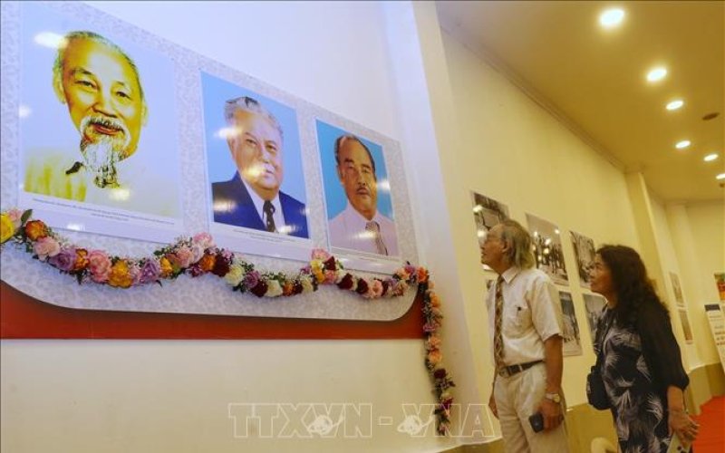 Khai mạc triển lãm ảnh 'Tình hữu nghị Lào - Việt Nam đời đời bền vững'