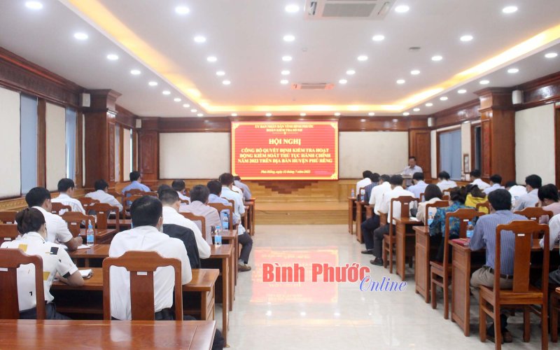 Kiểm tra hoạt động kiểm soát TTHC trên địa bàn huyện Phú Riềng