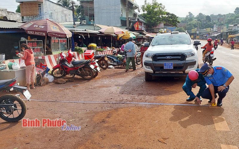 Lập lại trật tự an toàn giao thông khu vực chợ Bù Na