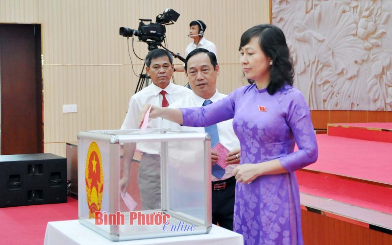 Miễn nhiệm và bầu bổ sung Ủy viên UBND tỉnh Bình Phước nhiệm kỳ 2021-2026