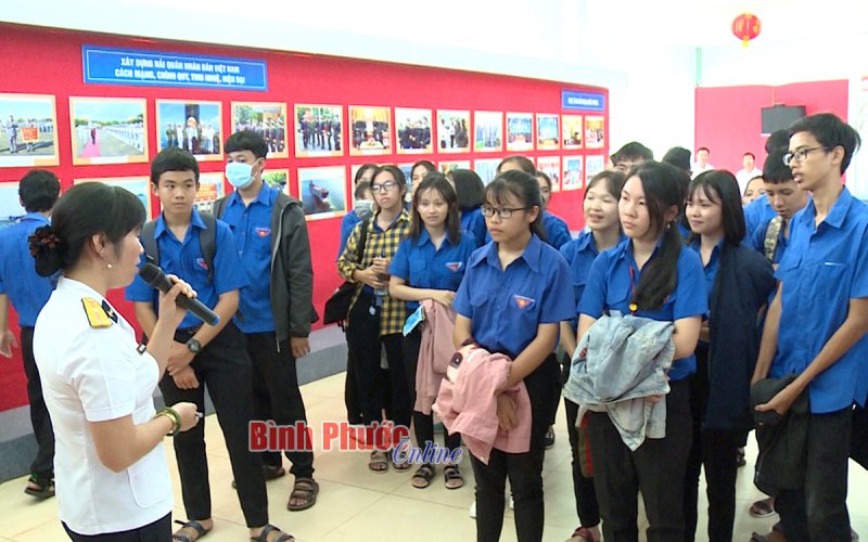 Tìm hiểu văn hóa - lịch sử  qua từng hiện vật