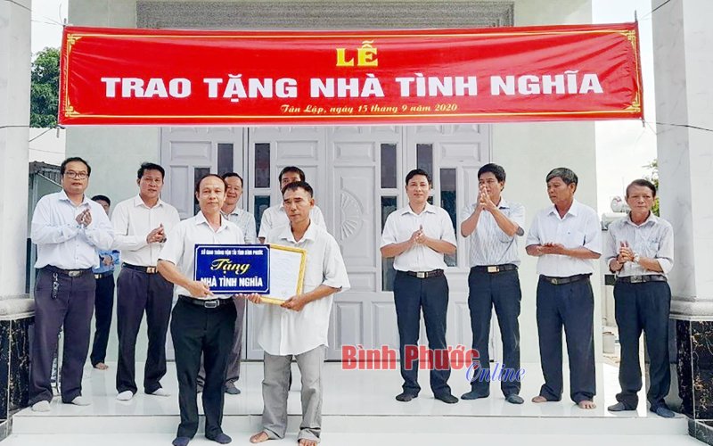 Trọn nghĩa vẹn tình với người có công