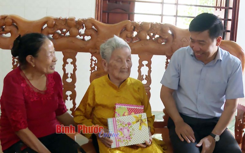 Tự hào Mẹ Việt Nam anh hùng