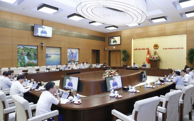 Ủy ban Thường vụ Quốc hội họp xem xét giảm thuế bảo vệ môi trường đối với xăng dầu