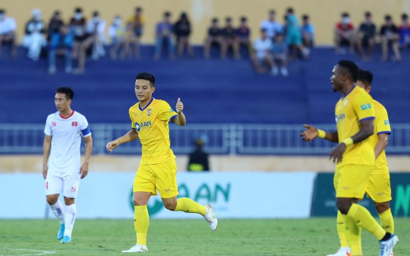 Vòng 9 V-League 2022: Cuộc đua vô địch bắt đầu phân nhóm