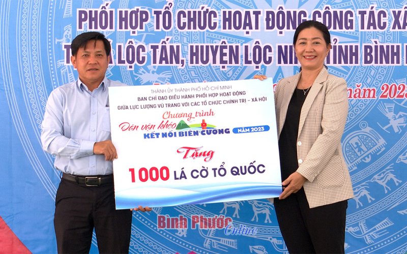 Ấm áp chương trình “Dân vận khéo - Kết nối biên cương”