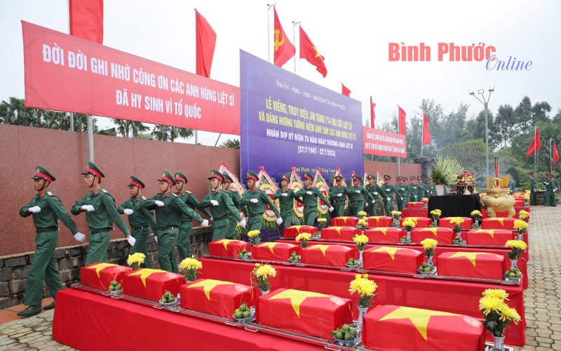 Bình Phước: An táng 114 hài cốt liệt sĩ