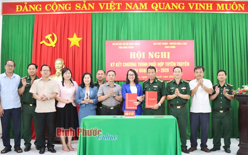 Bộ Chỉ huy Bộ đội biên phòng và Đài Phát thanh - Truyền hình và Báo Bình Phước ký kết phối hợp tuyên truyền