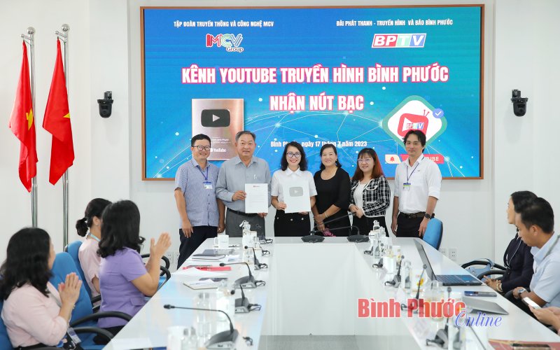 BPTV nhận nút Bạc kênh Youtube Truyền hình Bình Phước