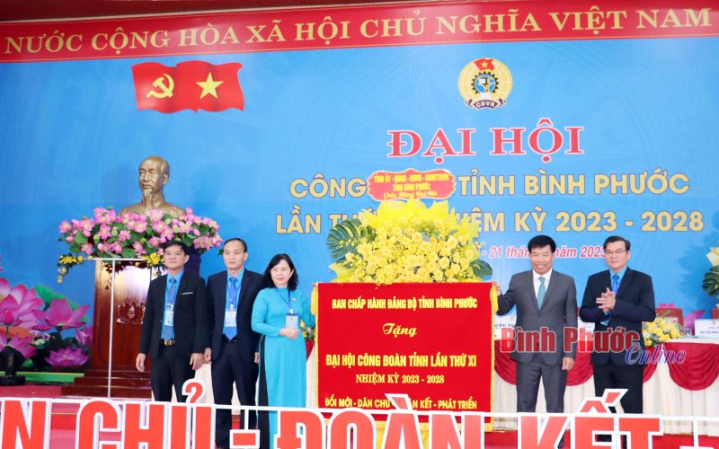 Công đoàn phải là cầu nối giữa đoàn viên, người lao động với Đảng